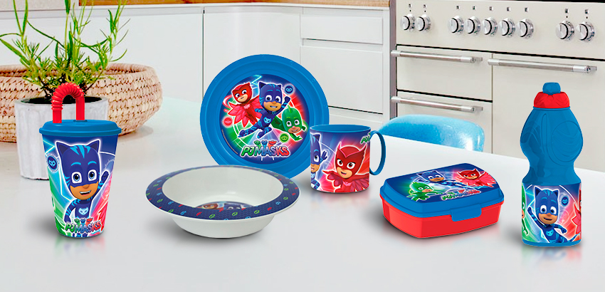 Детская пластиковая посуда с персонажами мультфильма «Герои в масках»