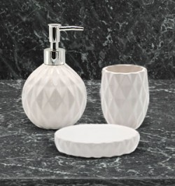 Элегантные новинки для ванной комнаты: дозаторы для мыла, стаканы и мыльницы